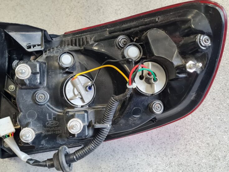 Aizmugurējais kreisais lukturis priekš Hyundai Santa Fe  2006-2012 924012B5