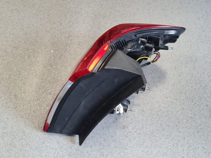 Aizmugurējais kreisais lukturis priekš Hyundai Santa Fe  2006-2012 924012B5