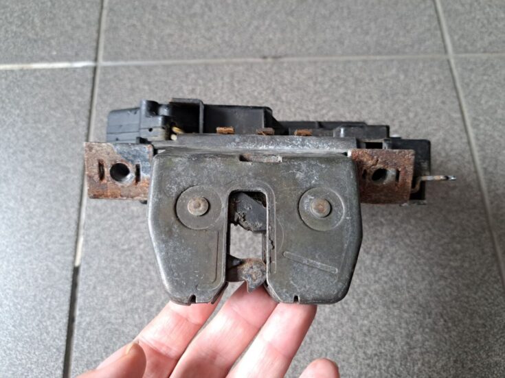 Bagāžnieka vāka slēdzene priekš VOLVO V70 1997