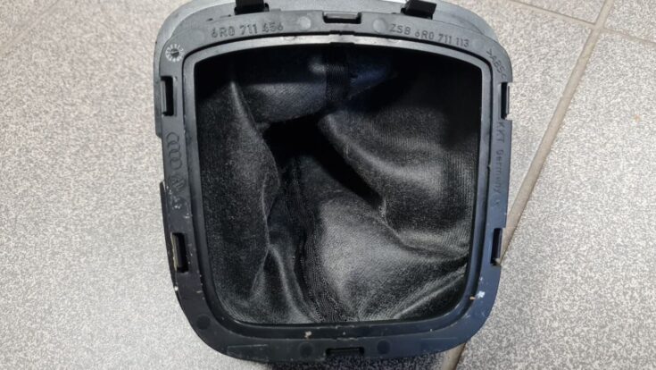 Pārnesumu pārslēgšanas kloķa auduma pārvalks priekš VW POLO 2011