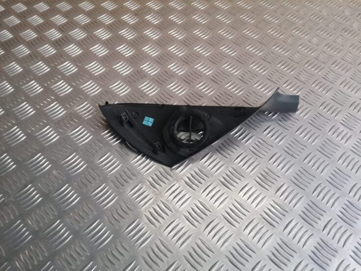 Mērinstrumentu paneļa sānu apdare priekš VOLVO C30 2008 TURQUOISE