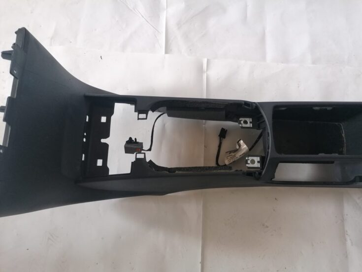 Centrālās konsoles apdares lielākā daļa priekš VOLVO C30 2008 TURQUOISE