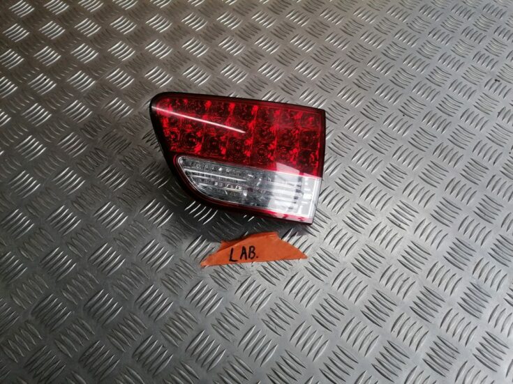 Bagāžnieka vāka labais lukturis priekš CITROEN C-CROSSER 2009
