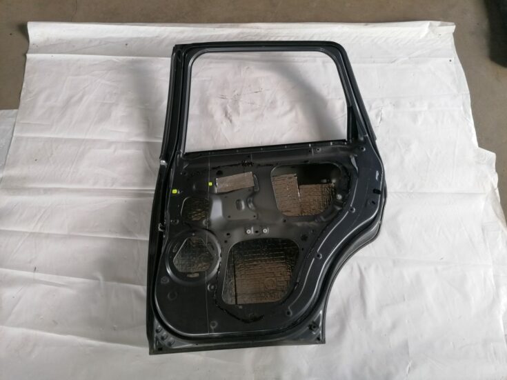 Aizmugurējās labās durvis priekš CITROEN C-CROSSER 2009