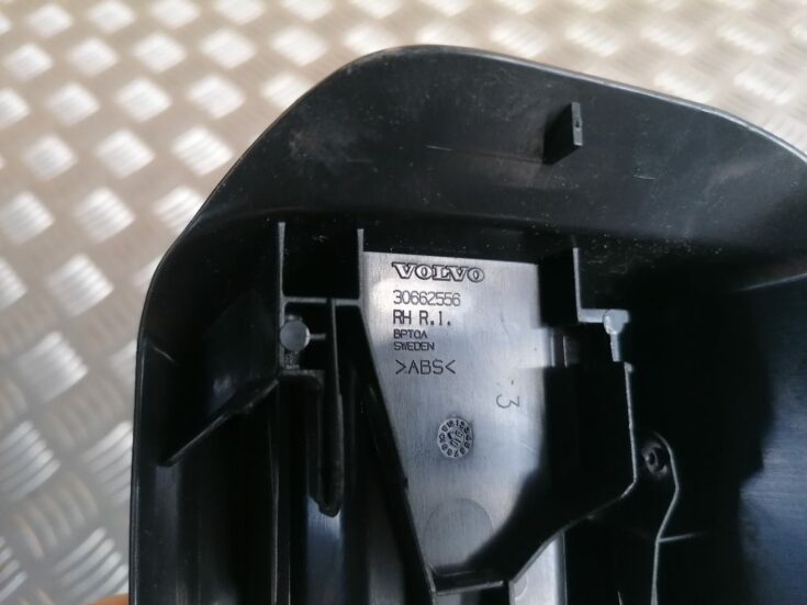 Salona plastmasa priekš VOLVO XC70 2007