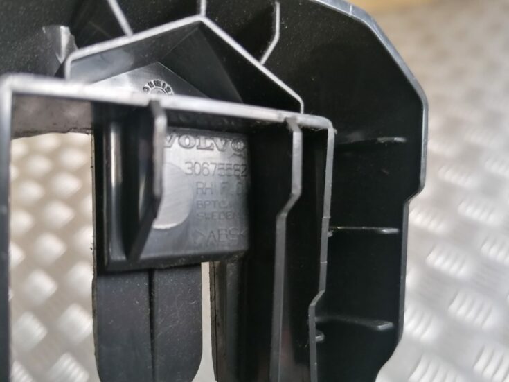 Salona plastmasa priekš VOLVO XC70 2007