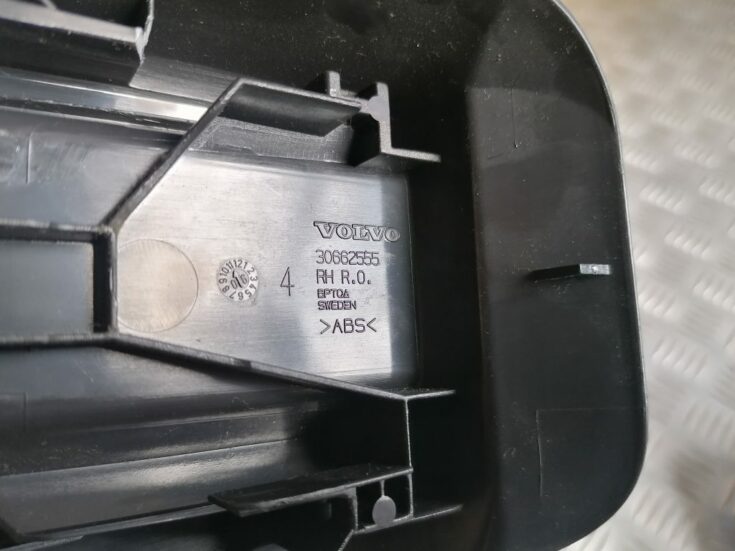 Salona plastmasa priekš VOLVO XC70 2007