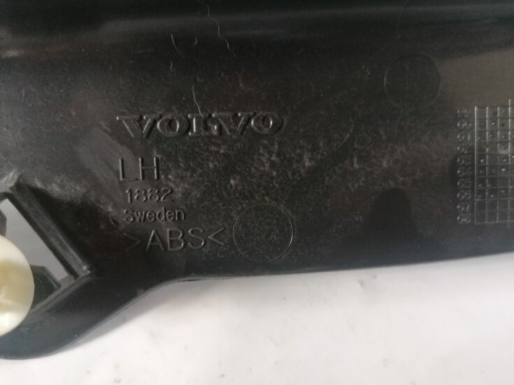 Aizmugurējas salona statnes apdare priekš VOLVO XC70 2007