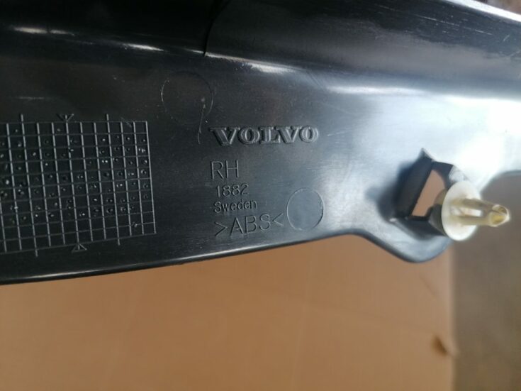 Aizmugurējas salona statnes apdare priekš VOLVO XC70 2007