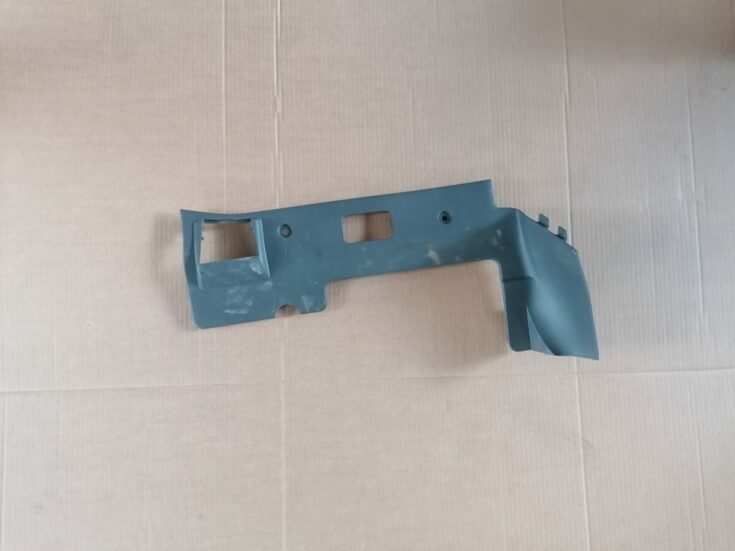 Mērinstrumentu paneļa apakšēja apdare priekš VOLVO XC70 2007