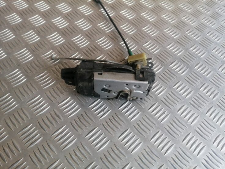 Priekšējo labo durvju slēdzene priekš OPEL ASTRA H 2005