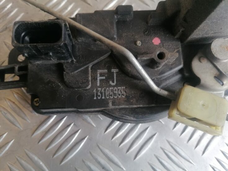Priekšējo labo durvju slēdzene priekš OPEL ASTRA H 2005