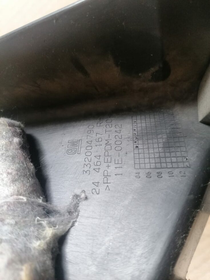Aizmugurējas salona statnes apdare priekš OPEL ASTRA H 2005
