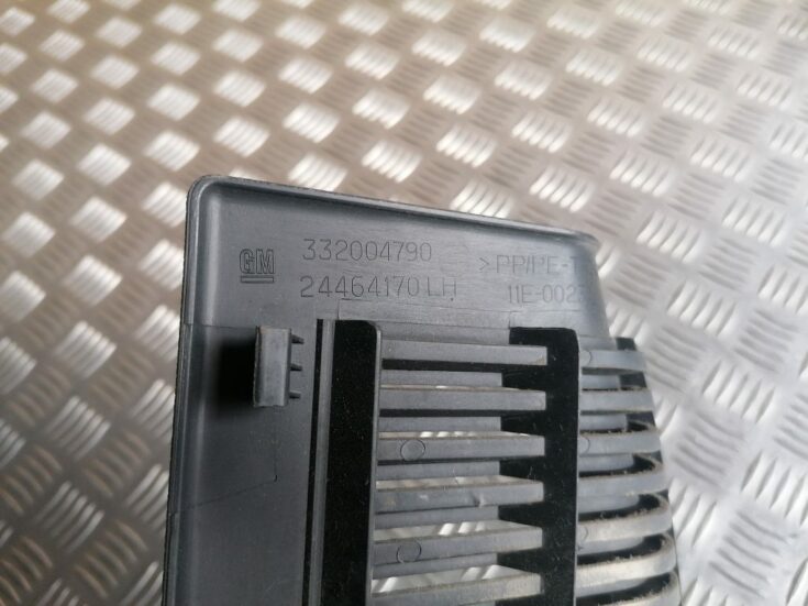 Bagāžnieka nodalījuma ventilācijas režģis priekš OPEL ASTRA H 2005
