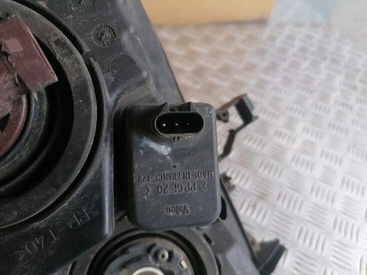 Priekšējais labais lukturis priekš OPEL ZAFIRA 2004