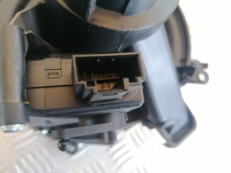 Salona ventilators priekš OPEL ZAFIRA 2004