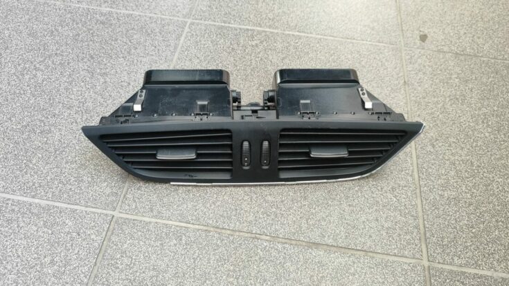 Mērinstrumentu paneļa gaisa vads, centrā priekš MERCEDES BENZ CLS 320 2005