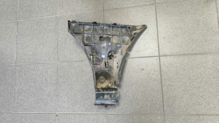 Aizmugurējā spārna un bufera stiprinājums priekš BMW 525 E60 2006 OLIVE