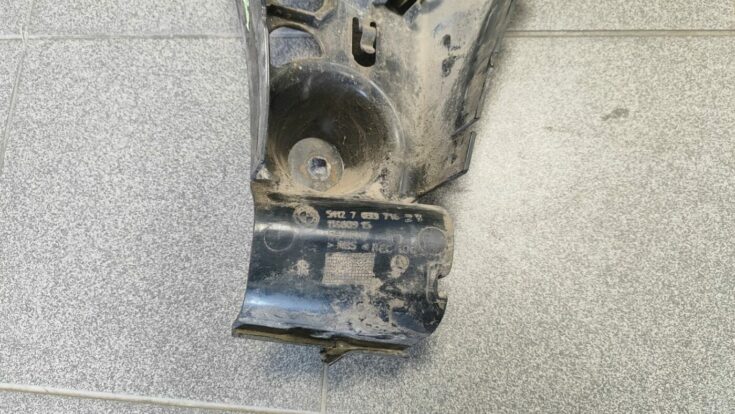 Aizmugurējā spārna un bufera stiprinājums priekš BMW 525 E60 2006 OLIVE