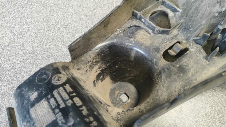 Aizmugurējā spārna un bufera stiprinājums priekš BMW 525 E60 2006 OLIVE