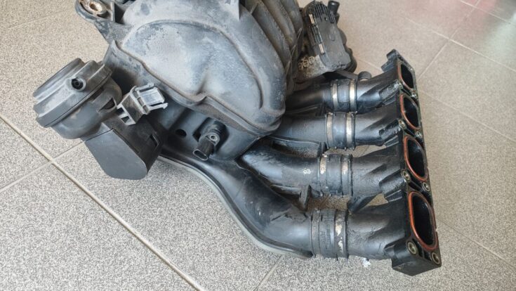 Ieplūdes kolektors priekš AUDI A4 2001