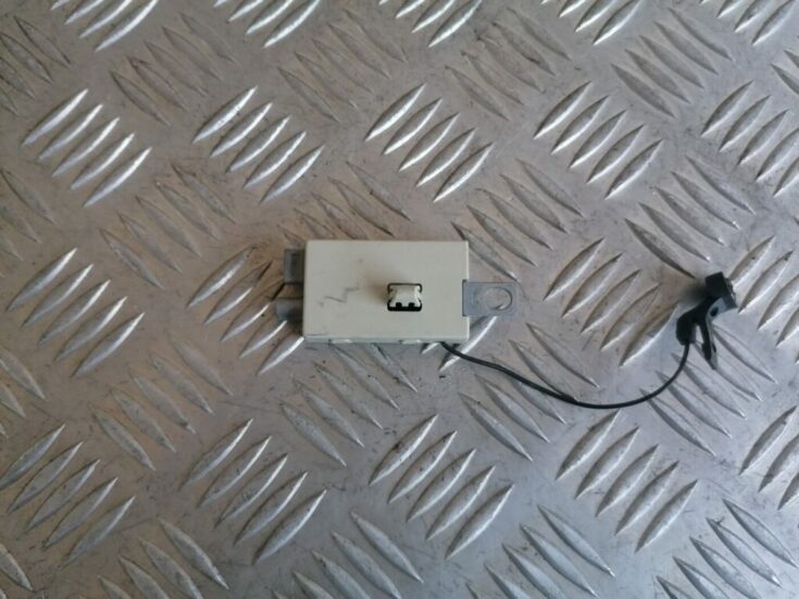 Antenas pastiprinātāja bloks priekš VOLVO C30 2008 SILVER