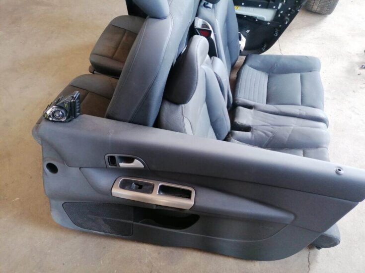Sēdekļu komplekts priekš VOLVO C30 2008 SILVER