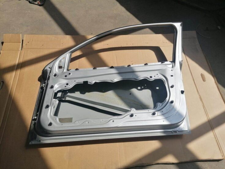 Priekšējās labās durvis priekš VOLVO C30 2008 SILVER