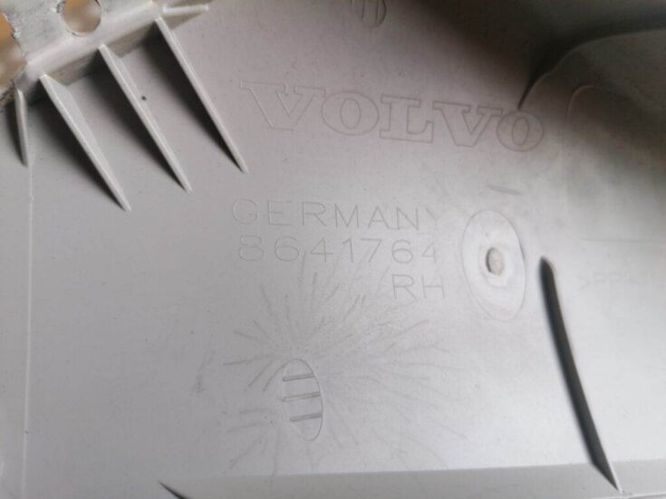 Priekšējas salona statnes apdare priekš VOLVO C30 2008 SILVER