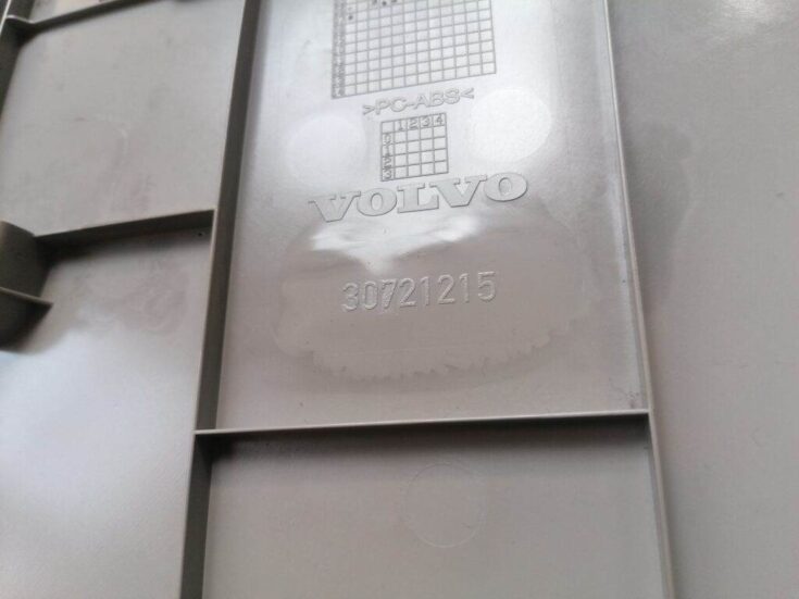 Bagāžnieka vāka apdare priekš VOLVO C30 2008 SILVER