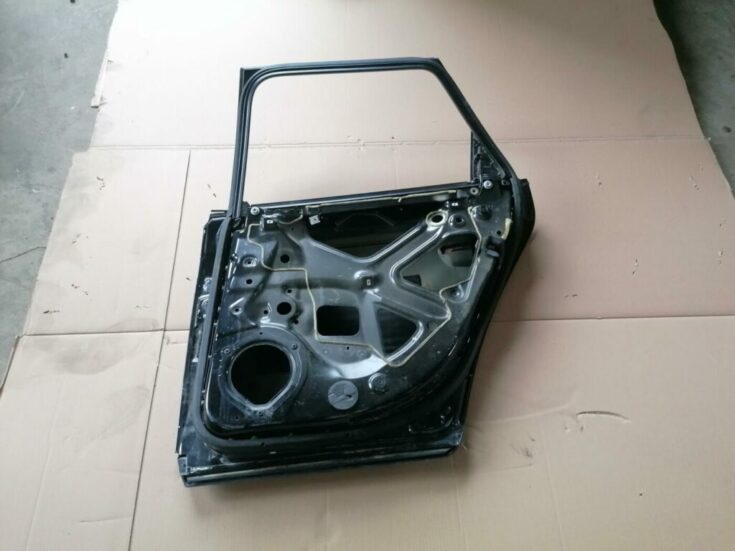 Aizmugurējās labās durvis priekš AUDI A4 2008 AVANT