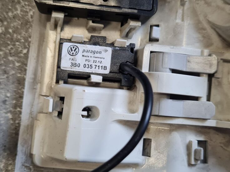 Salona apgaismojuma panelis priekš VW GOLF VARIANT 2012