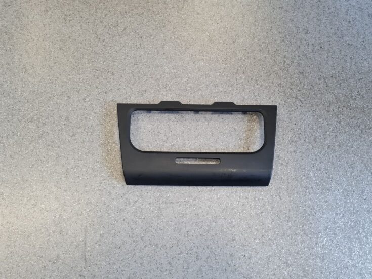 Mērinstrumentu paneļa dekoratīvais rāmis priekš VW GOLF VARIANT 2012
