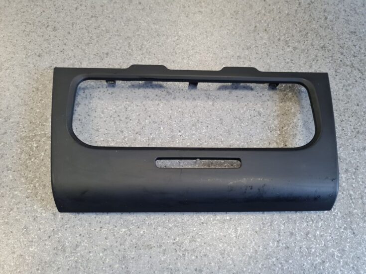 Mērinstrumentu paneļa dekoratīvais rāmis priekš VW GOLF VARIANT 2012
