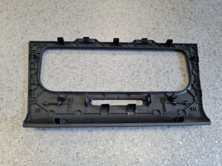 Mērinstrumentu paneļa dekoratīvais rāmis priekš VW GOLF VARIANT 2012