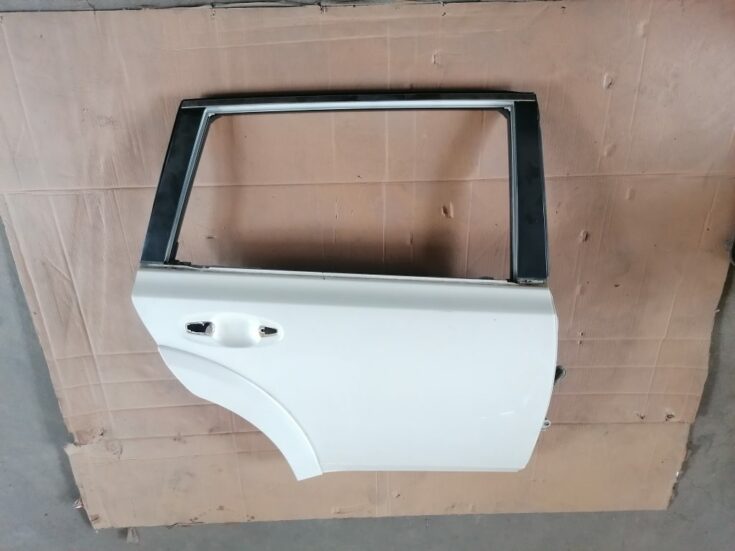 Aizmugurējās labās durvis priekš SUBARU LEGACY 2009