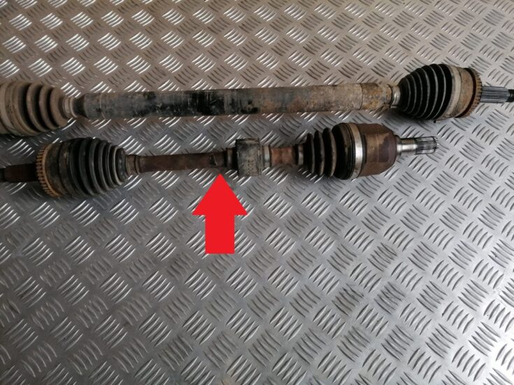 Pusass priekšējā kreisā priekš HYUNDAI I30 2012