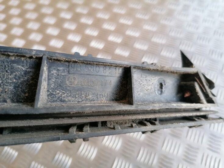 Aizmugurējā spārna un bufera stiprinājums priekš OPEL ZAFIRA 2004