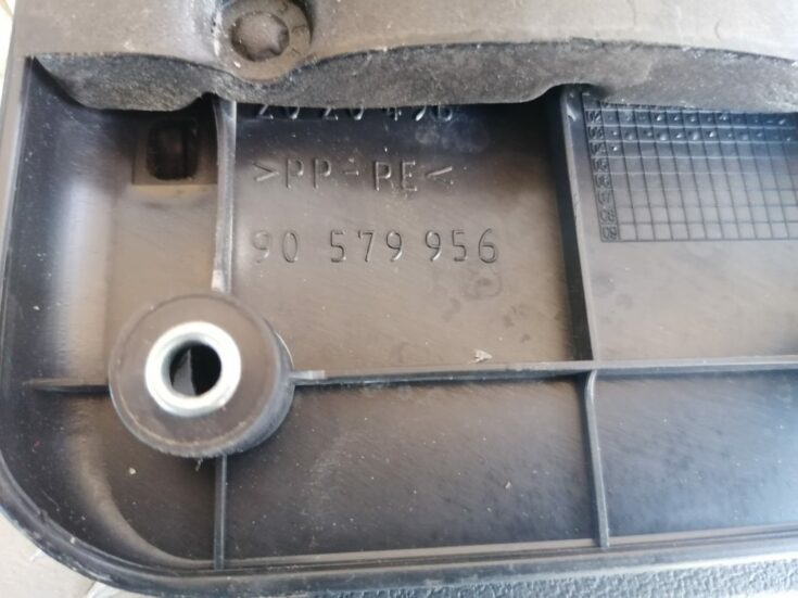 Mantu nodalījums bagāžniekā priekš OPEL ZAFIRA 2004