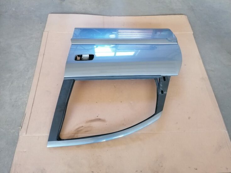 Priekšējās kreisās durvis priekš OPEL ZAFIRA 2004