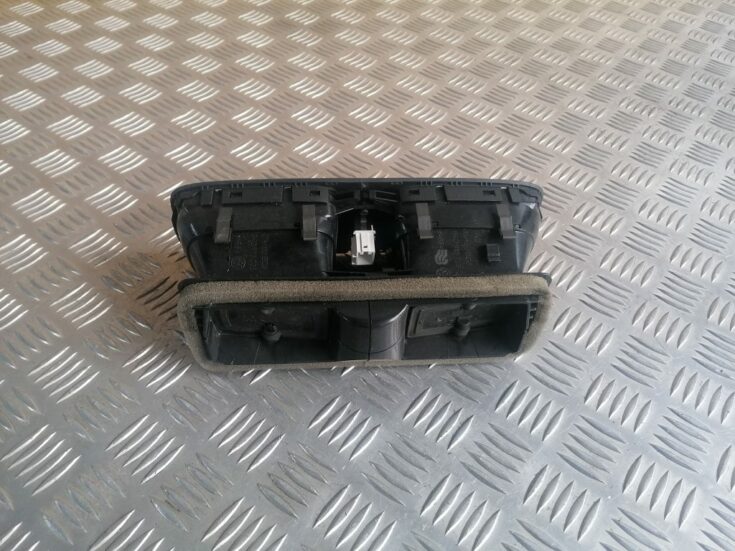 Mērinstrumentu paneļa gaisa vads, centrā priekš VW GOLF VARIANT 2012