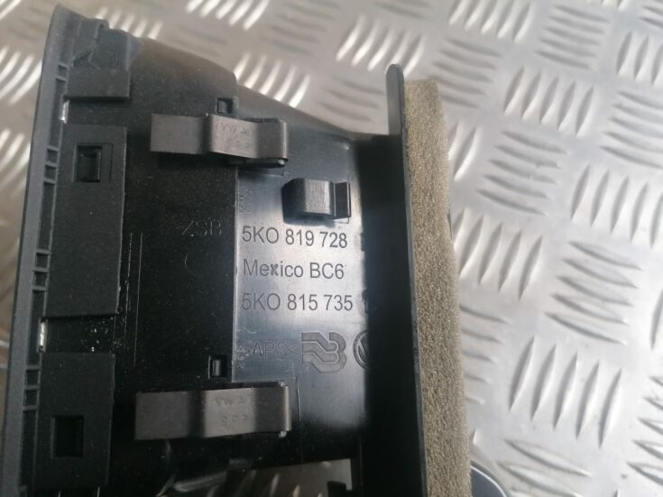 Mērinstrumentu paneļa gaisa vads, centrā priekš VW GOLF VARIANT 2012