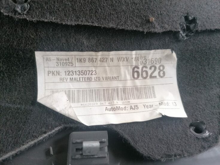 Bagāžnieka nodalījuma sānu apdare priekš VW GOLF VARIANT 2012
