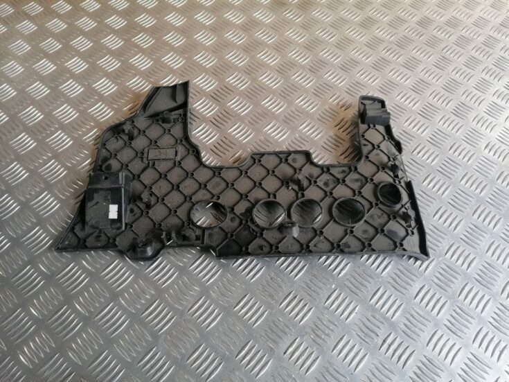 Mērinstrumentu paneļa apakšēja apdare priekš VW GOLF VARIANT 2012