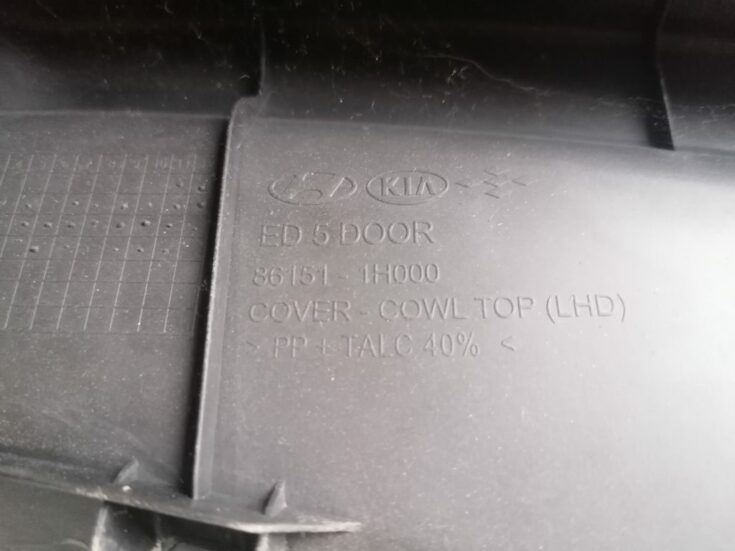 Vējstikla uzlikas (deflektora) režģis priekš KIA CEED 2007