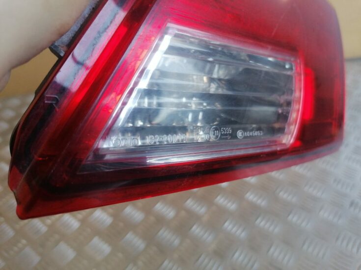 Bagāžnieka vāka labais lukturis priekš SUBARU LEGACY 2009