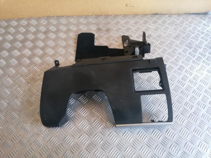 Mērinstrumentu paneļa apdare (zem stūres) priekš SUBARU LEGACY 2009