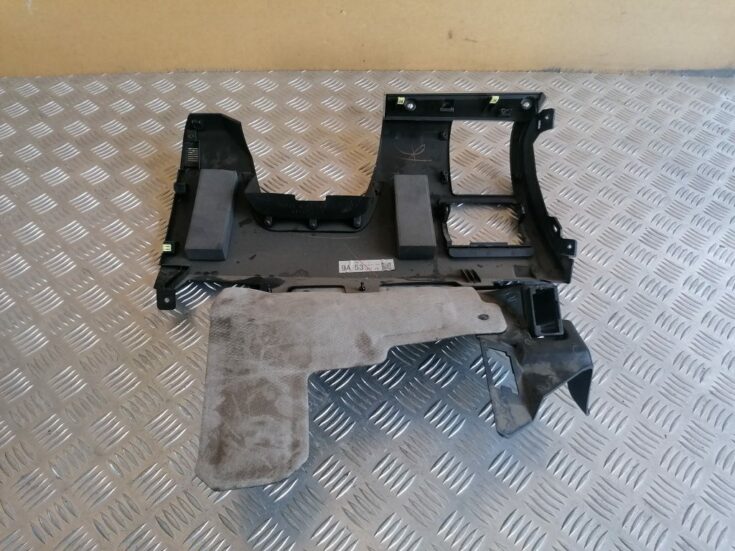 Mērinstrumentu paneļa apdare (zem stūres) priekš SUBARU LEGACY 2009