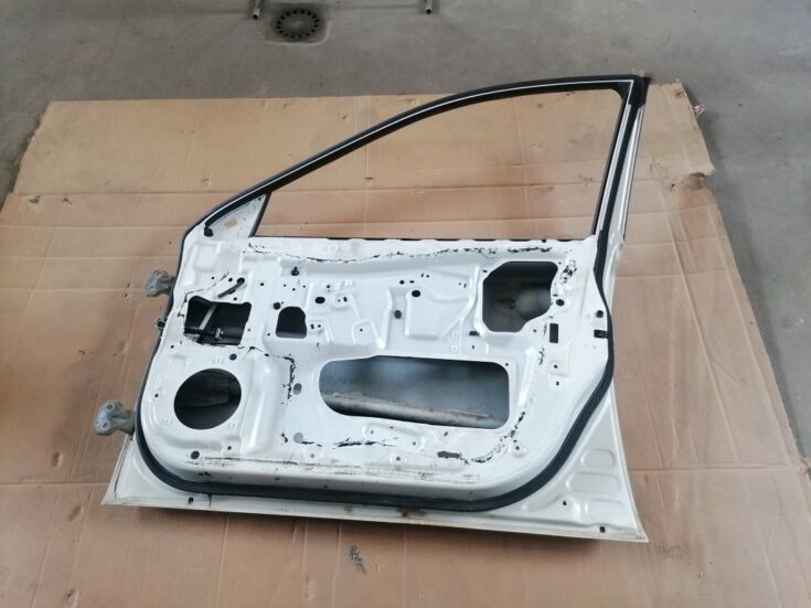 Priekšējās labās durvis priekš SUBARU LEGACY 2009