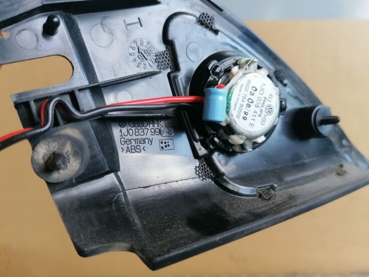Durvju spoguļa apdares uzlika salonā (ar skaļruni) priekš VW GOLF IV 1999